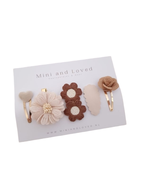 Cadeauset Holly ecru camel lichtbruin beige goud hartje bloem meisje