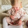 Sweater Pleun beige cognac licht roze hart meisje - Afbeelding 4